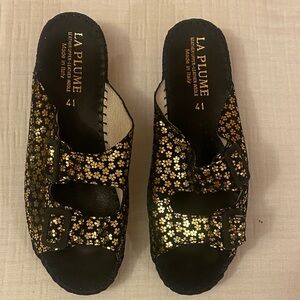 La Plume Women's Black and Gold Mules